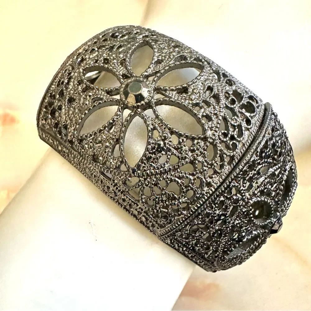 Grey metal stretch bracelet